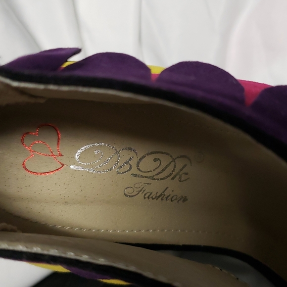 Women's Wedge - Picture 3 of 7